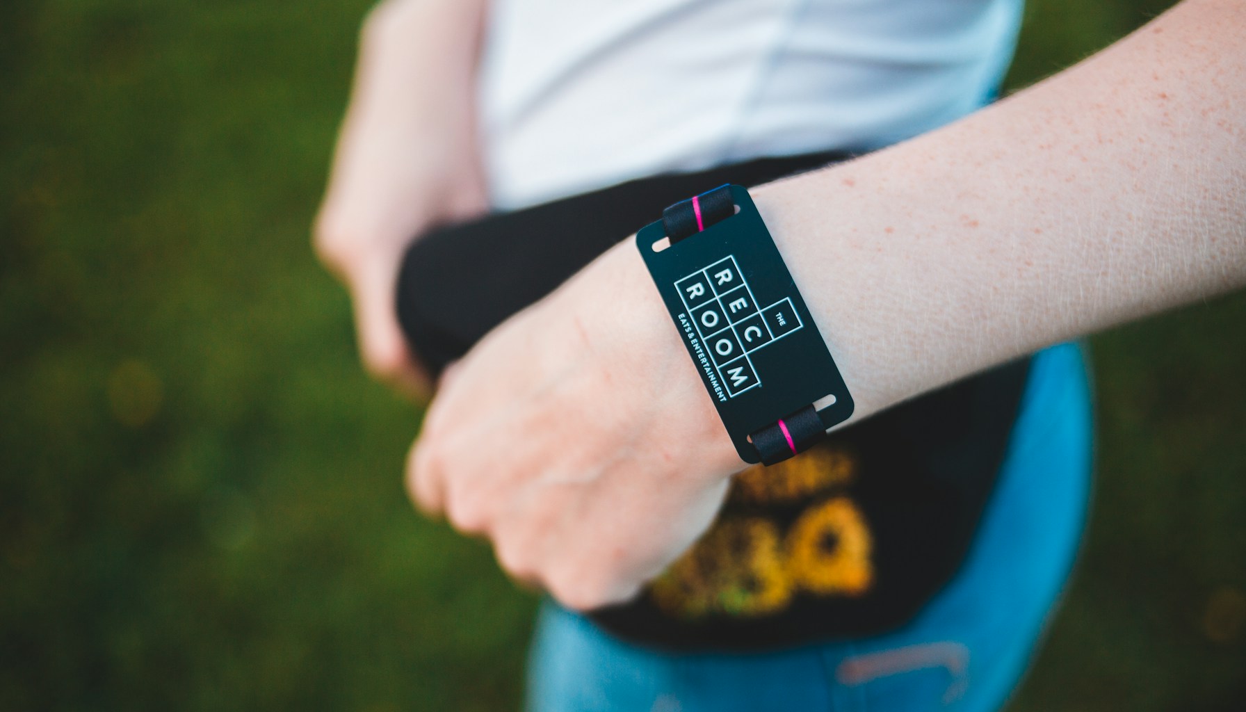 Fitbit Air: Google’s Trim, Screenless Health Band for 24/7 Tracking ...
